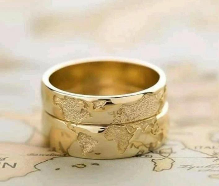 Aliança Mapa Mundi 5,5mm em ouro 18k/750